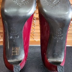 Brighton red leather pump never worn